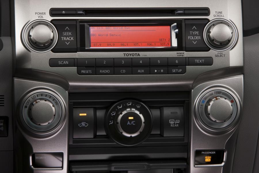  Toyota 4Runner 2010 года  (фото 35 из 84)